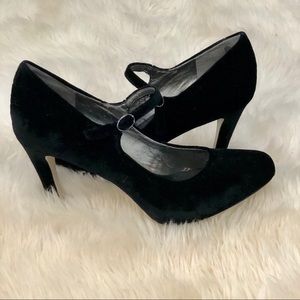 Banana Republic Velvet Stilettos heels size 9.5